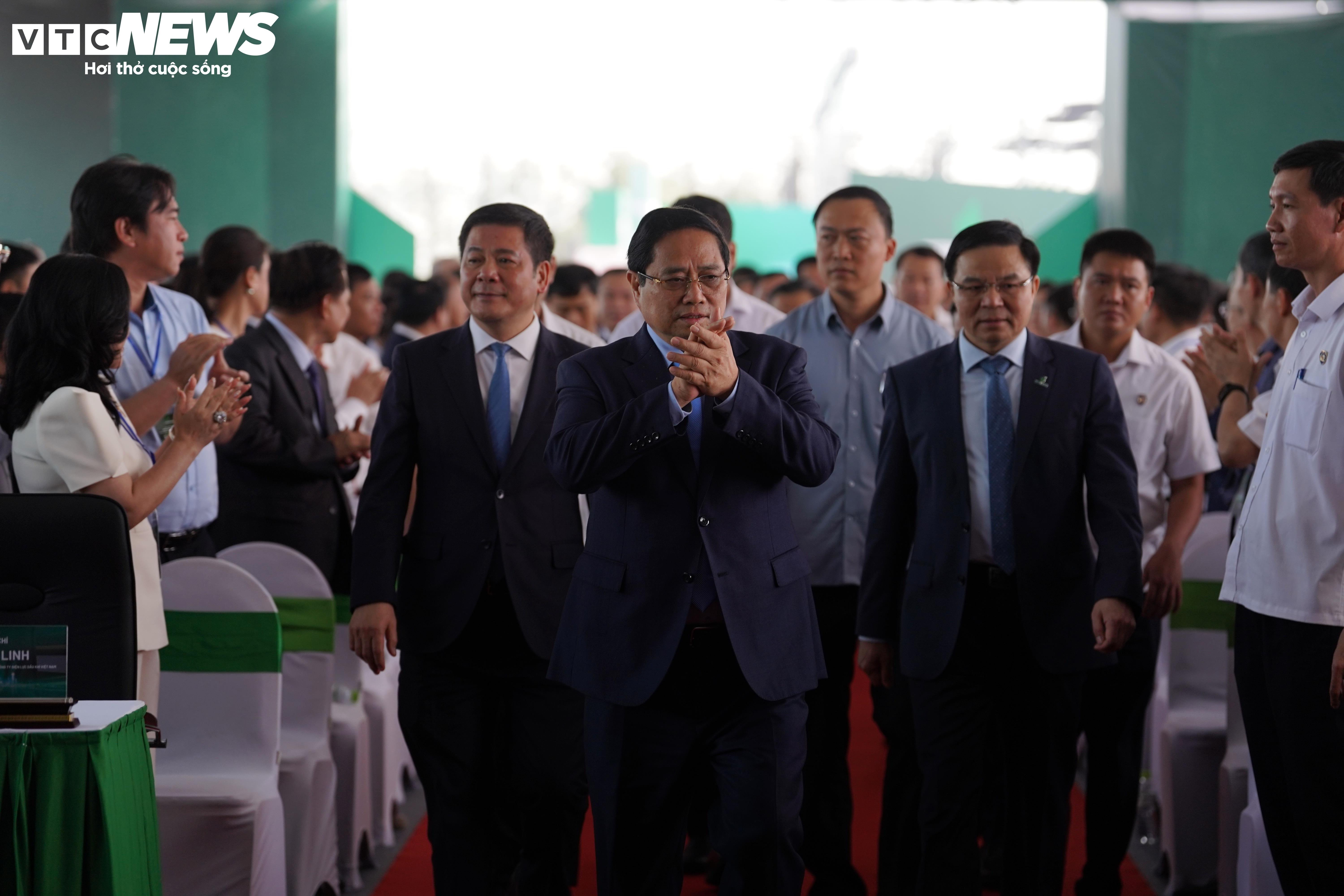 प्रधानमंत्री: न्होन ट्राच विद्युत संयंत्र वियतनामी बुद्धिमत्ता और लचीलेपन की पुष्टि करता है - 7