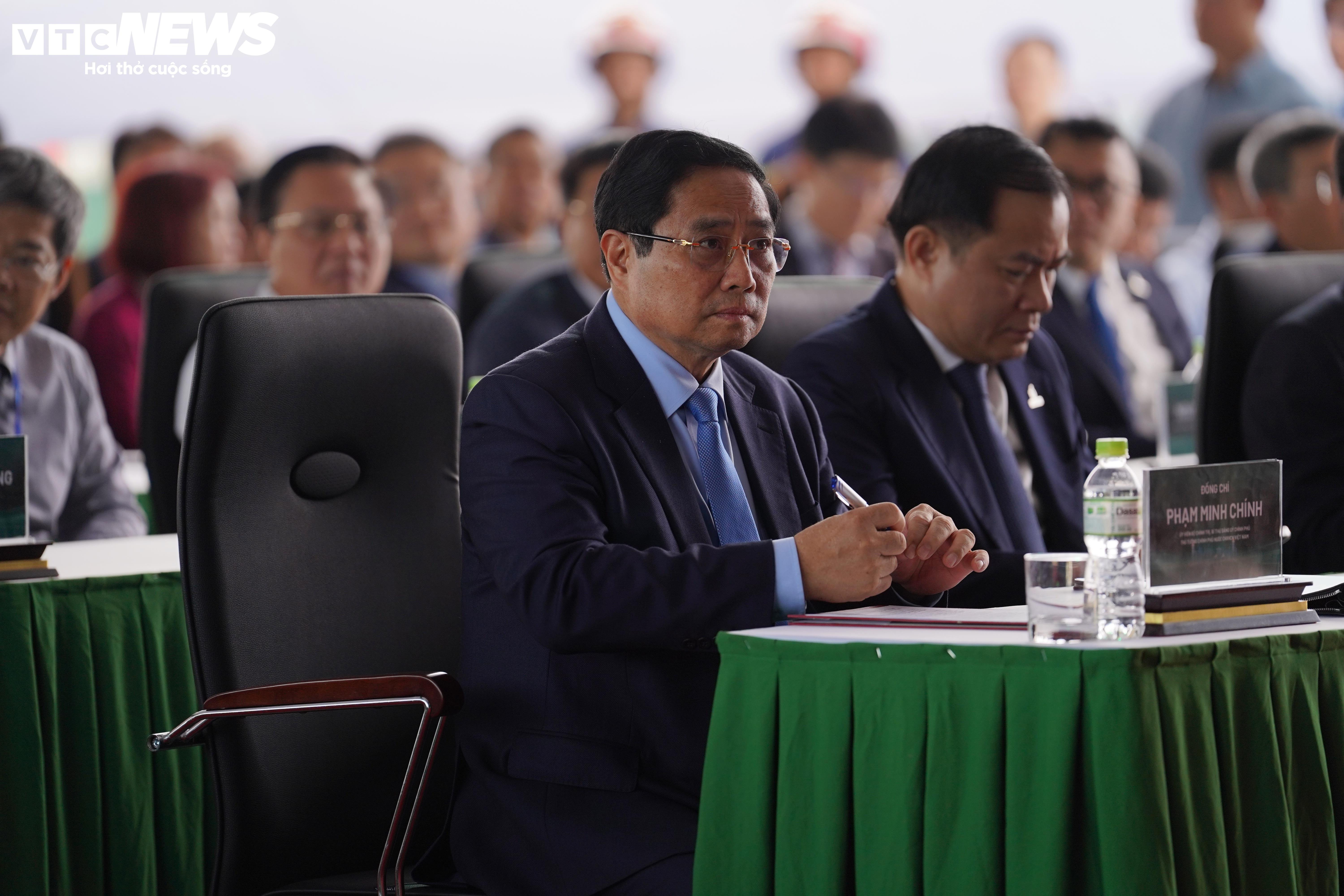 प्रधानमंत्री: न्होन ट्राच विद्युत संयंत्र वियतनामी बुद्धिमत्ता और लचीलेपन की पुष्टि करता है - 8