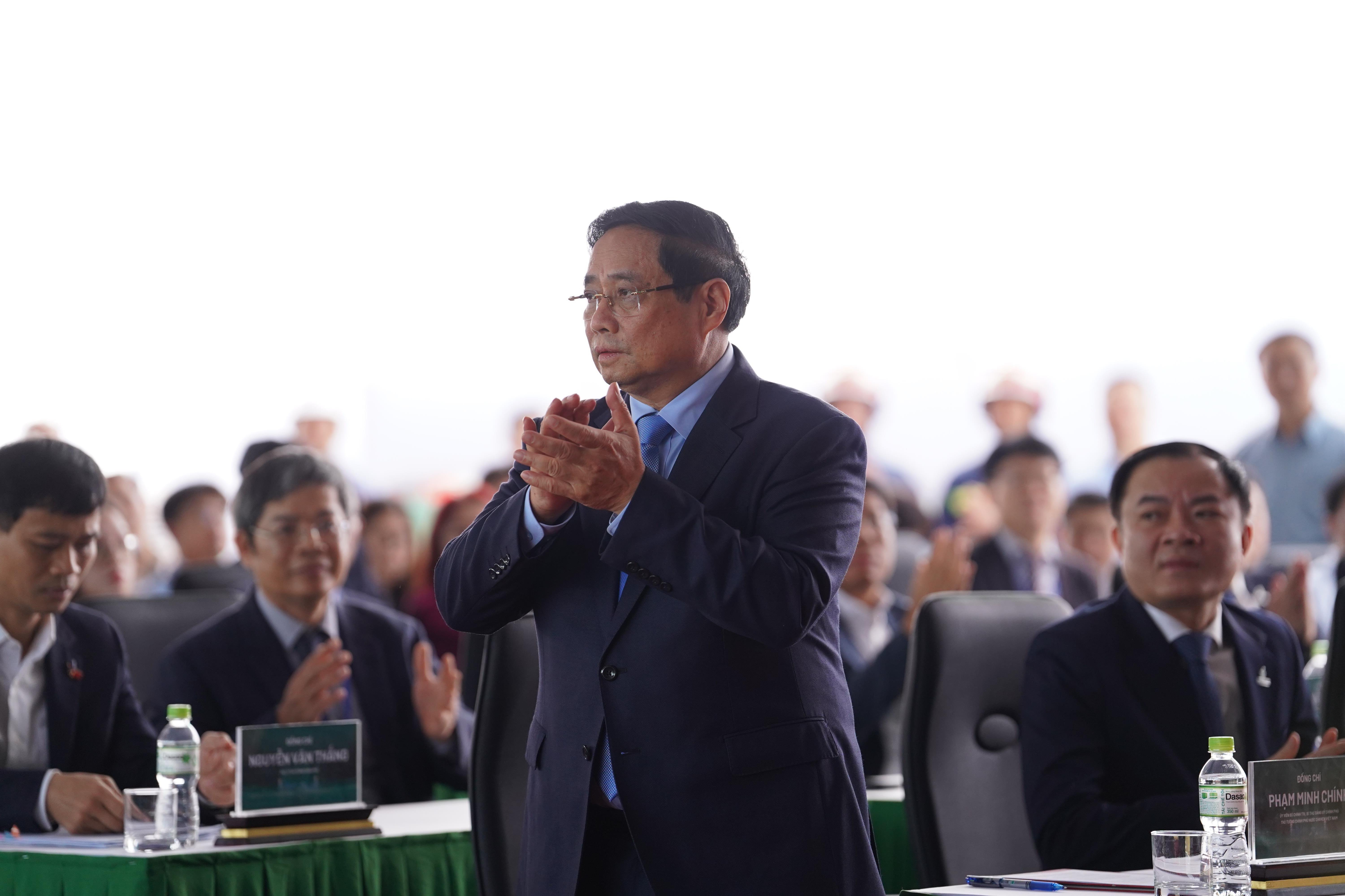 प्रधानमंत्री: न्होन ट्राच विद्युत संयंत्र वियतनामी बुद्धिमत्ता और लचीलेपन की पुष्टि करता है - 10