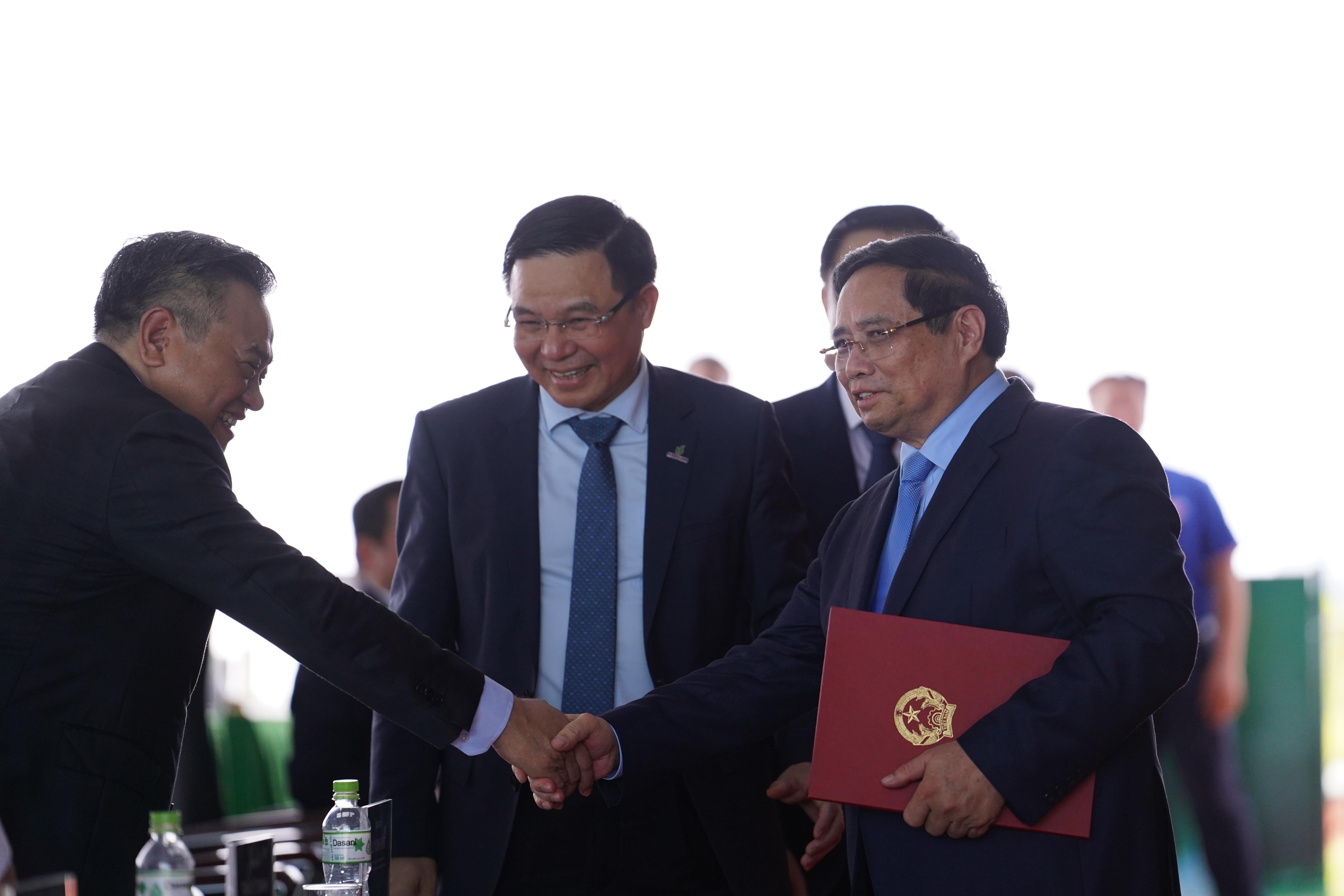 प्रधानमंत्री: न्होन ट्राच विद्युत संयंत्र वियतनामी बुद्धिमत्ता और लचीलेपन की पुष्टि करता है - 12