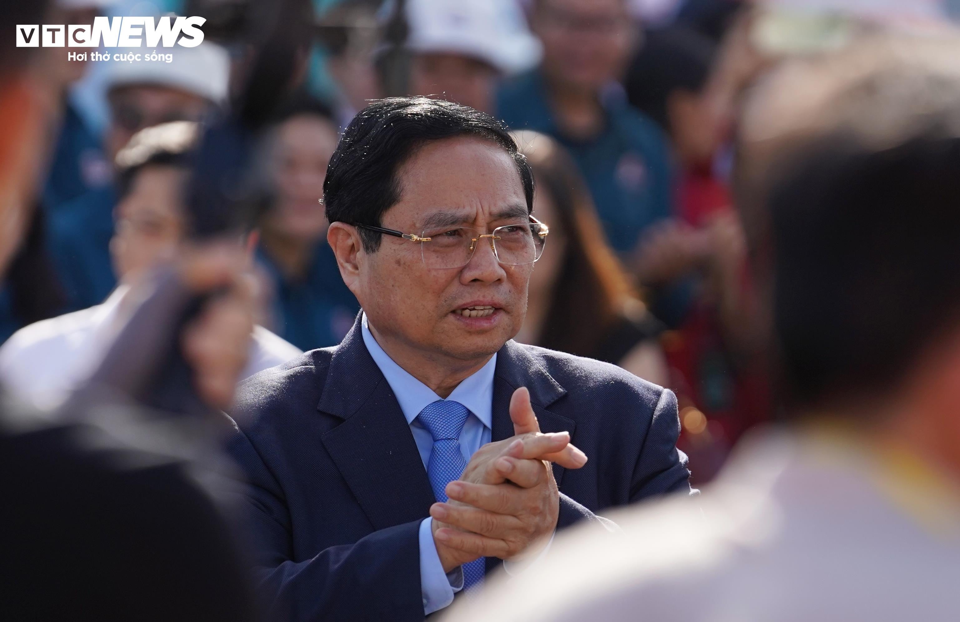 प्रधानमंत्री: न्होन ट्राच विद्युत संयंत्र वियतनामी बुद्धिमत्ता और लचीलेपन की पुष्टि करता है - 13