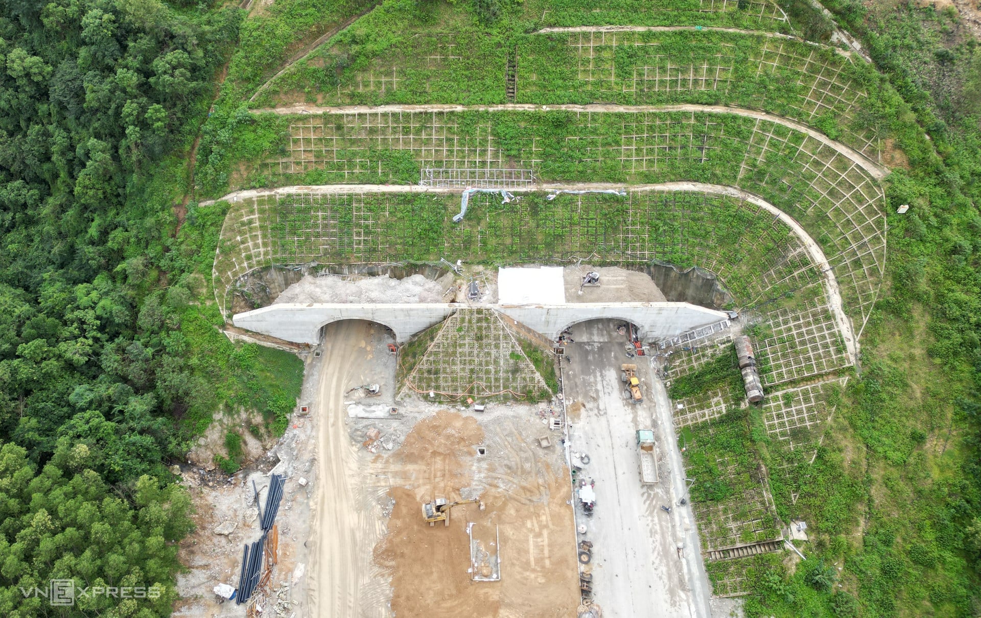 The Binh De Tunnel as seen from above.