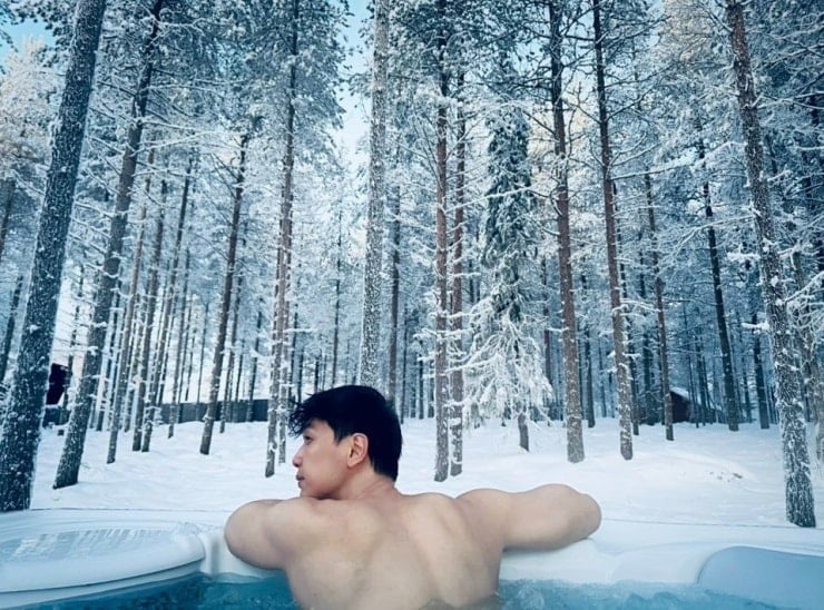 خانهای شیشهای در تفرجگاه شیشهای در رووانیمی.