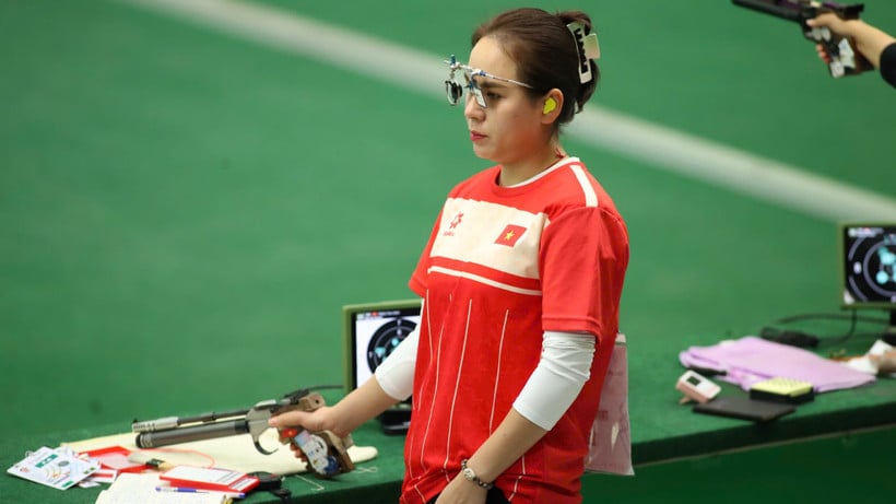 Trăgătoarea Trinh Thu Vinh și-a menținut forma excelentă la fiecare lovitură.