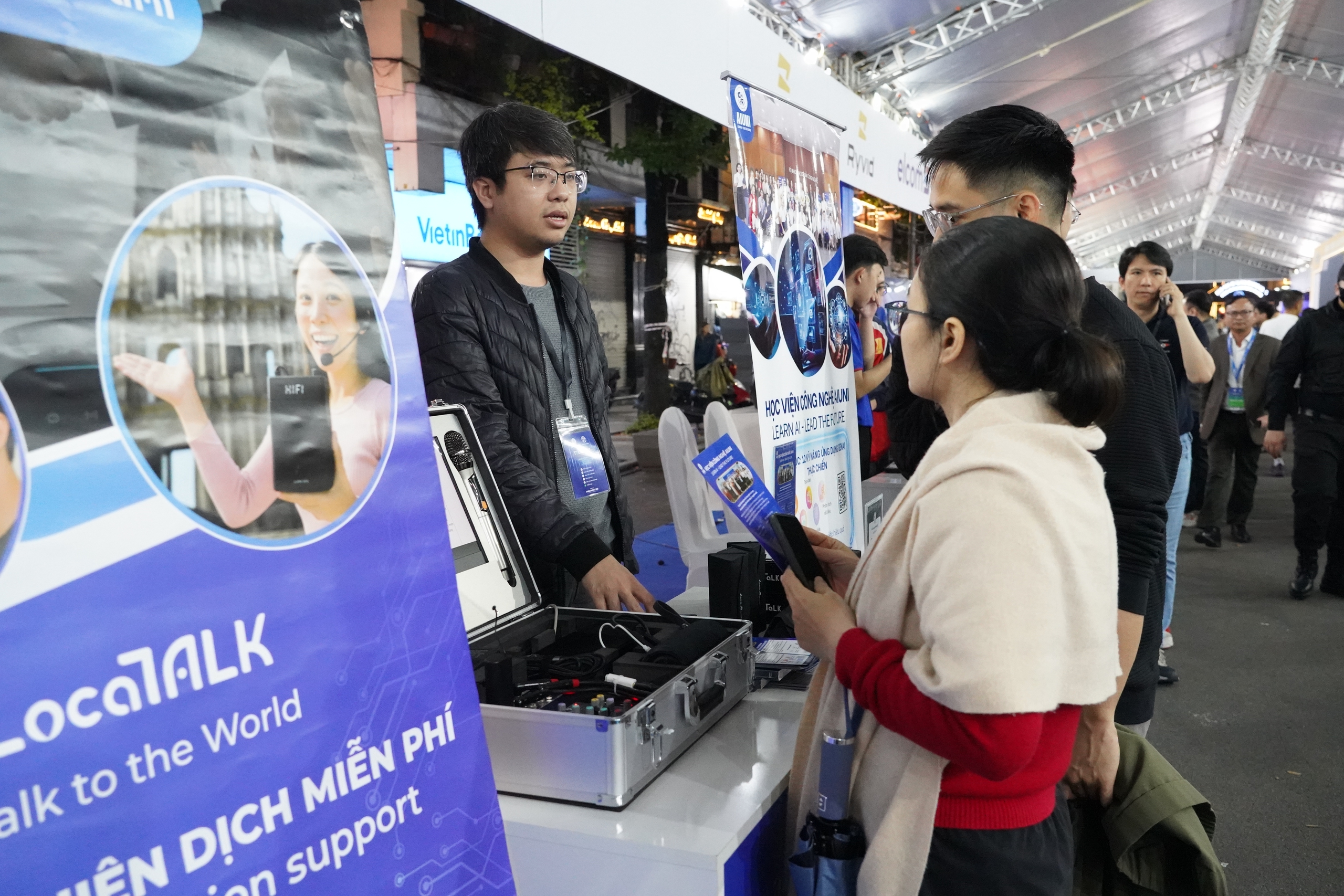 Thủ tướng trải nghiệm công nghệ tại Techfest Việt Nam 2025- Ảnh 6.