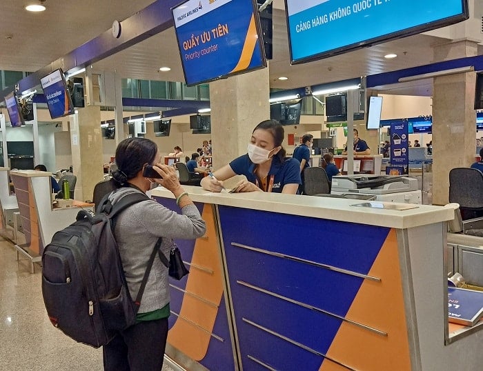 ប្តូរឈ្មោះនៅលើសំបុត្រយន្តហោះ។