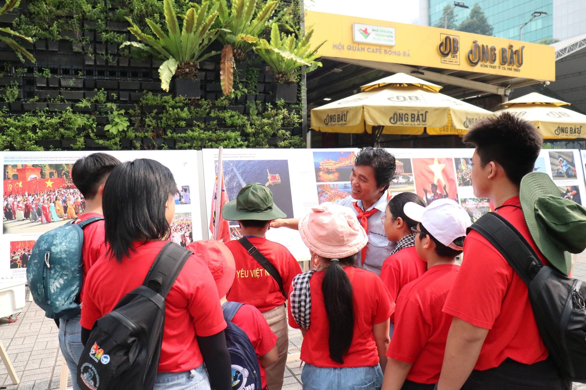 Nguyen A har en orubblig tro på landets 80-åriga historia - Foto 5. Nguyễn Á vững tin vào 80 năm lịch sử của đất nước - Ảnh 5.