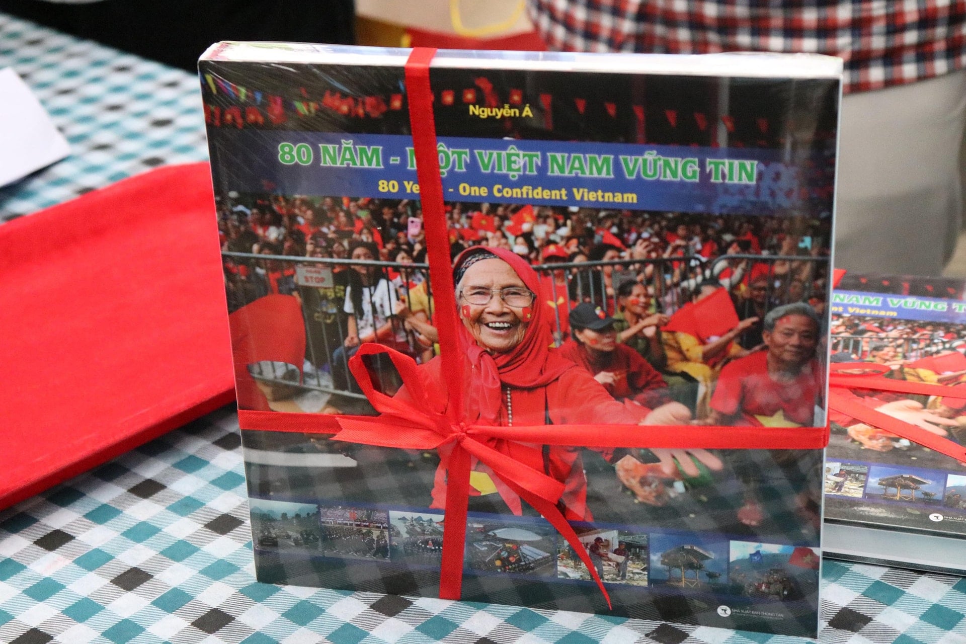 Nguyen A har en orubblig tro på landets 80-åriga historia - Foto 6. Nguyễn Á vững tin vào 80 năm lịch sử của đất nước - Ảnh 6.