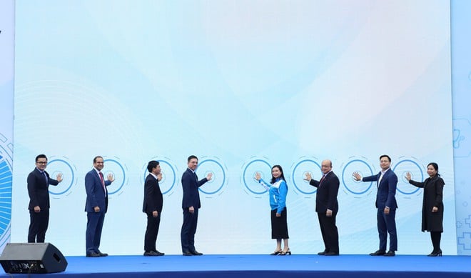 Smart hälsovård levererar högkvalitativa tjänster precis där människor bor - Foto 4. Y tế thông minh đưa dịch vụ chất lượng cao đến tận nơi người dân sinh sống- Ảnh 4.