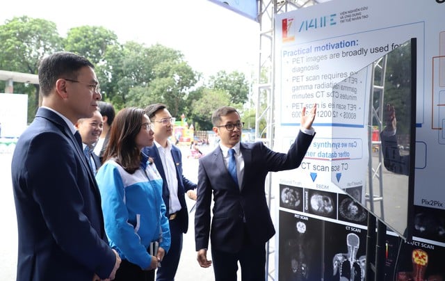 Smart hälsovård levererar högkvalitativa tjänster precis där människor bor - Foto 5. Y tế thông minh đưa dịch vụ chất lượng cao đến tận nơi người dân sinh sống- Ảnh 5.