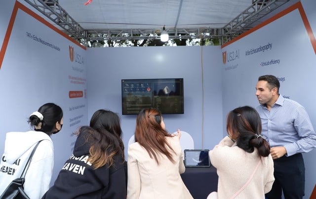 Smart hälsovård levererar högkvalitativa tjänster precis där människor bor - Foto 7. Y tế thông minh đưa dịch vụ chất lượng cao đến tận nơi người dân sinh sống- Ảnh 7.