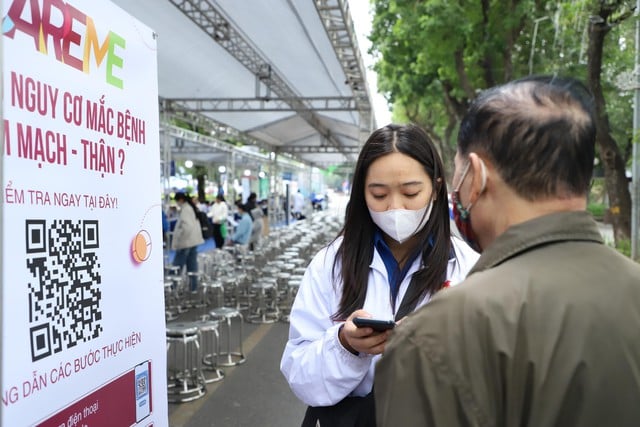 Smart hälsovård levererar högkvalitativa tjänster precis där människor bor - Foto 8. Y tế thông minh đưa dịch vụ chất lượng cao đến tận nơi người dân sinh sống- Ảnh 8.