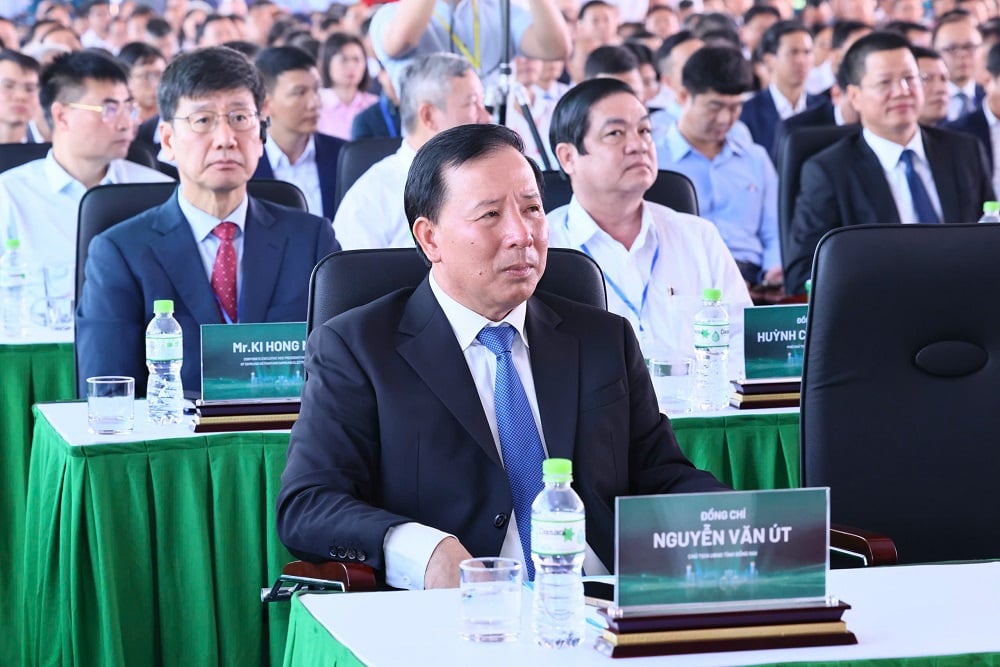 Biträdande sekreterare för den provinsiella partikommittén och ordförande för den provinsiella folkkommittén, Nguyen Van Ut, deltog i projektets invigningsceremoni. Foto: Cong Nghia