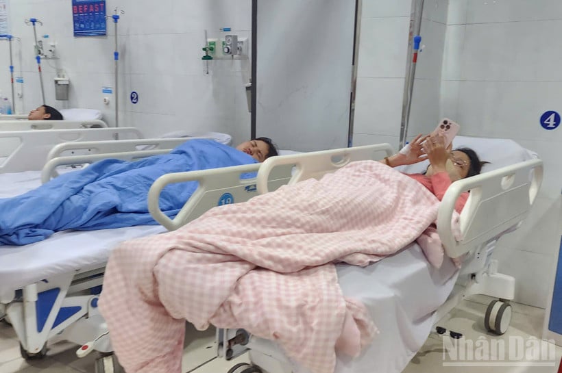 A betegeket ételmérgezéssel kórházba szállították, miután Hong Van kenyeret ettek.