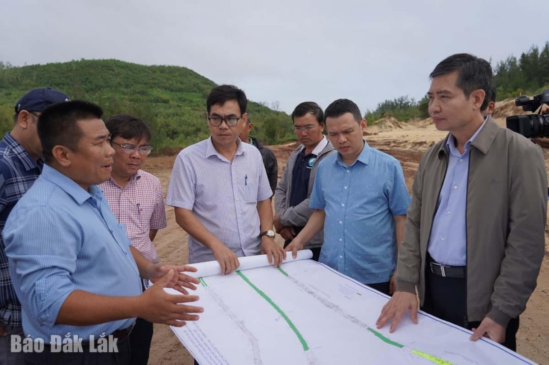 Los líderes de la comuna de O Loan informaron sobre la situación de la limpieza de tierras.