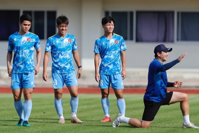 Khuat Van Khangs overraskende visjon for semifinalekampen mot Filippinene: Hvis det kreves ekstraomganger, vil Vietnam U23… - Bilde 2. Khuất Văn Khang hình dung bất ngờ về bán kết đấu Philippines: Nếu phải đá hiệp phụ, U.23 Việt Nam sẽ…- Ảnh 2.