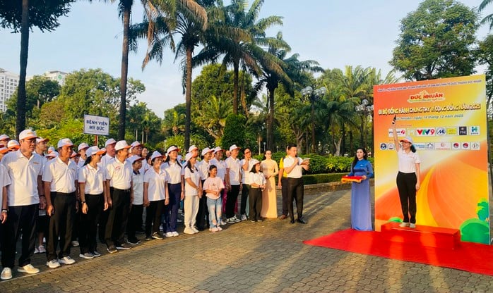 TPHCM: Phường Đức Nhuận tổ chức đi bộ, gây quỹ chăm lo cho người khó khăn - Ảnh 4.