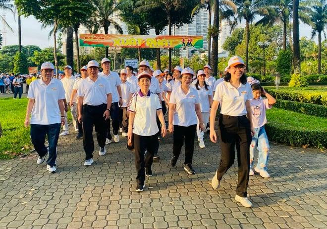 TPHCM: Phường Đức Nhuận tổ chức đi bộ, gây quỹ chăm lo cho người khó khăn - Ảnh 5.
