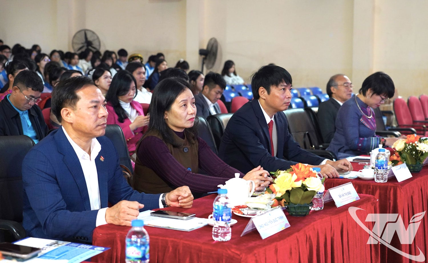 De närvarande delegaterna.