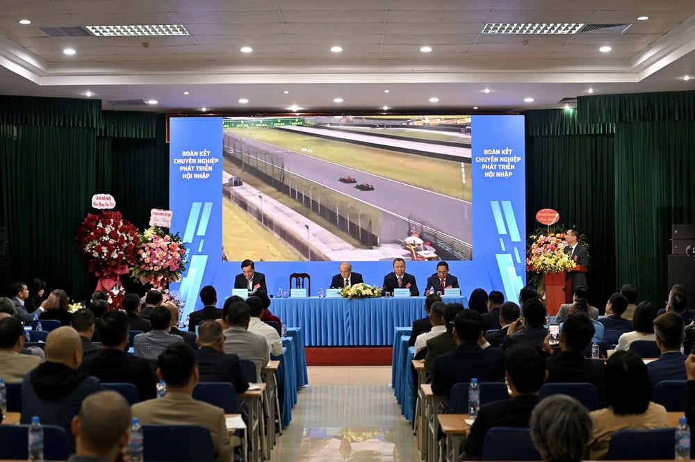 M. Vuong Bich Thang conserve son poste de président de la Fédération vietnamienne des sports mécaniques - photo 1