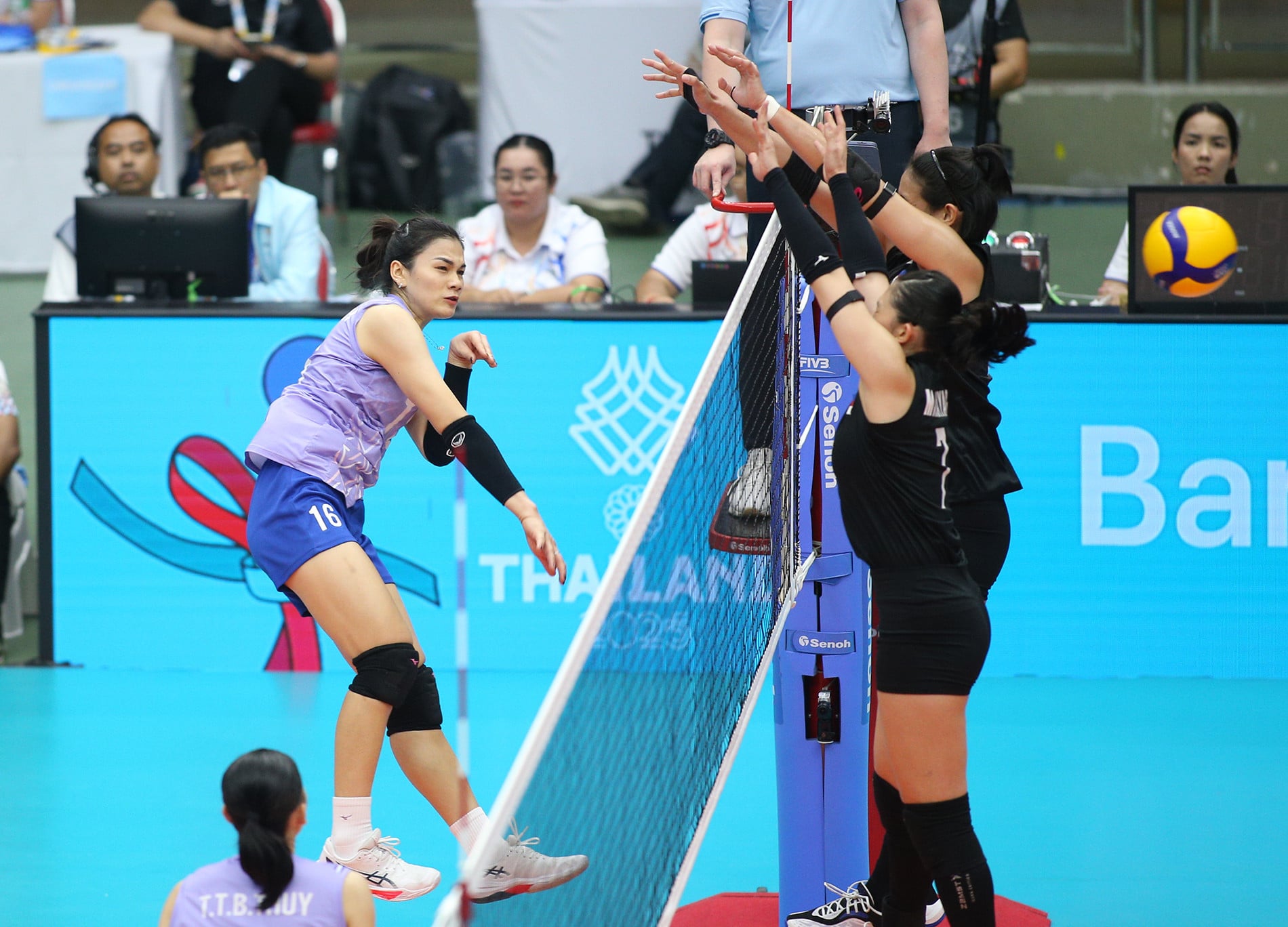 Echipa feminină de volei a Vietnamului din Filipine 11.JPG