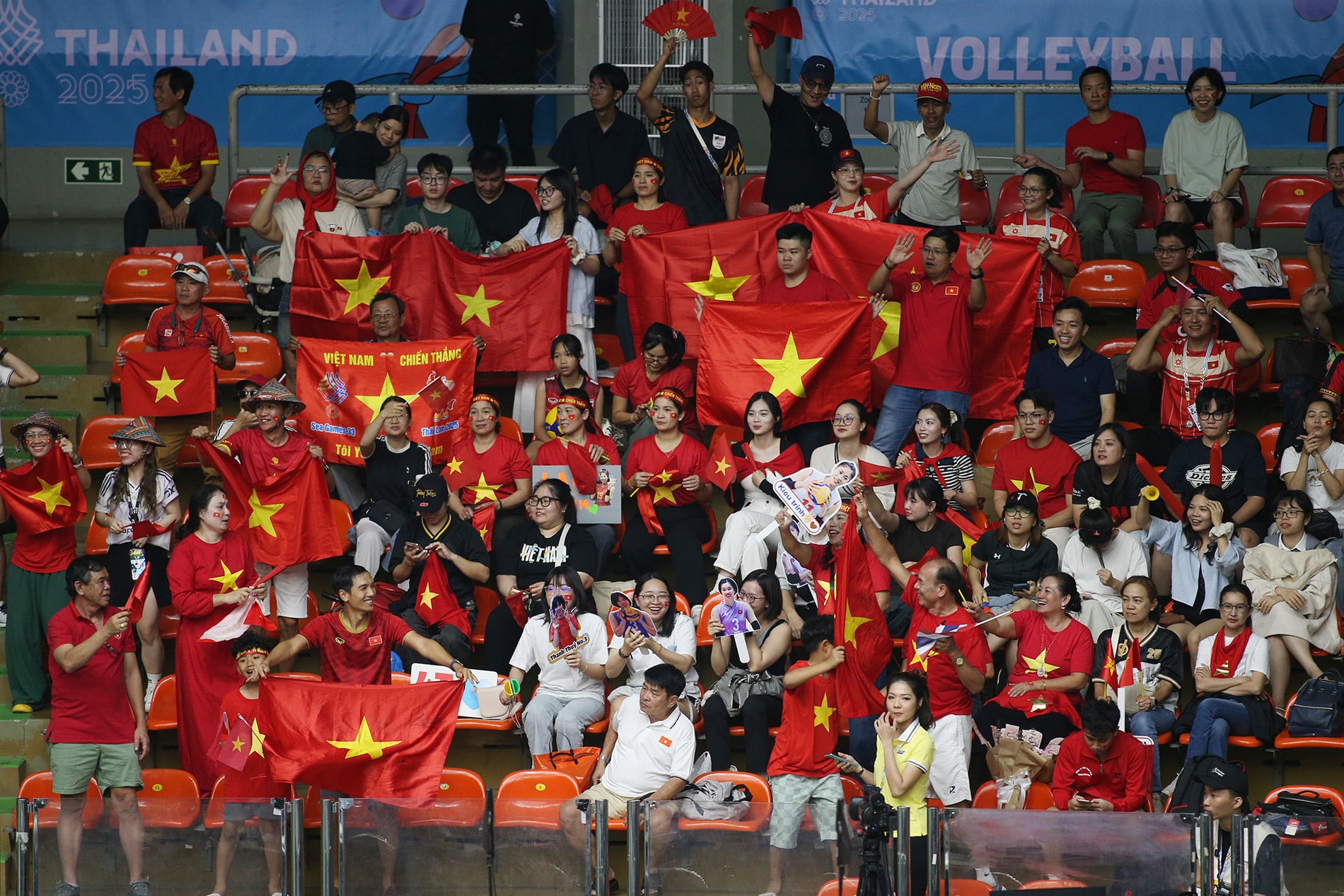 Echipa feminină de volei a Vietnamului, Filipine 1.JPG