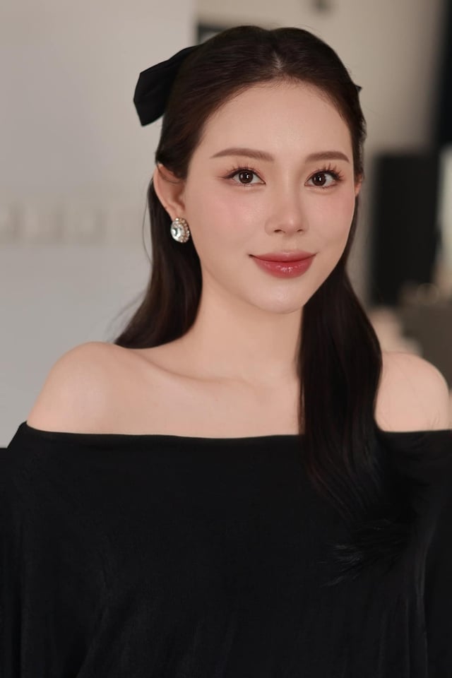 Avsløring av prisen på Linh Rins designerveske i bryllupet til milliardæren Johnathan Hạnh Nguyễns datter - Bilde 7. Bóc giá chiếc túi hàng hiệu của Linh Rin trong đám cưới con gái tỉ phú Johnathan Hạnh Nguyễn - Ảnh 7.