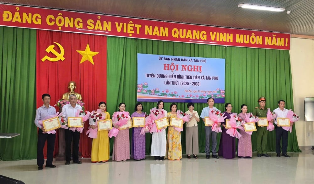 Tajemník stranické pobočky a starosta obce mají blízko k lidem a jsou zodpovědní.