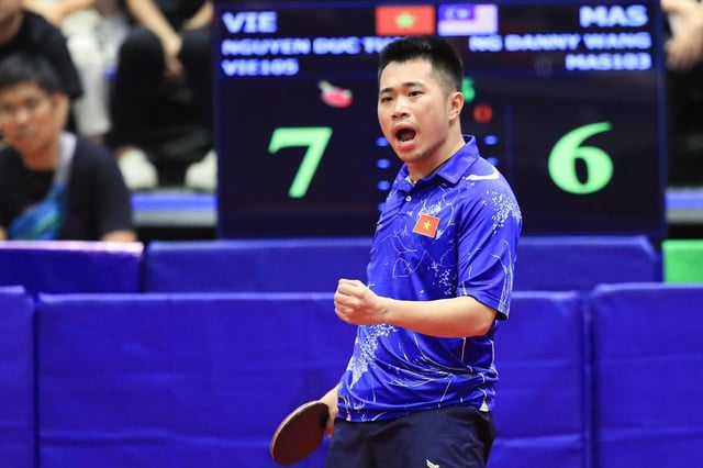 ក្រុមវាយកូនឃ្លីងលើតុវៀតណាមបង្ហាញទម្រង់លេងយ៉ាងល្អឥតខ្ចោះ ដោយឡើងដល់វគ្គផ្តាច់ព្រ័ត្រស៊ីហ្គេមបន្ទាប់ពីខកខាន ៨ ឆ្នាំ - រូបថតទី ២។ Bóng bàn Việt Nam thi đấu thăng hoa, vào chung kết SEA Games sau 8 năm- Ảnh 2.