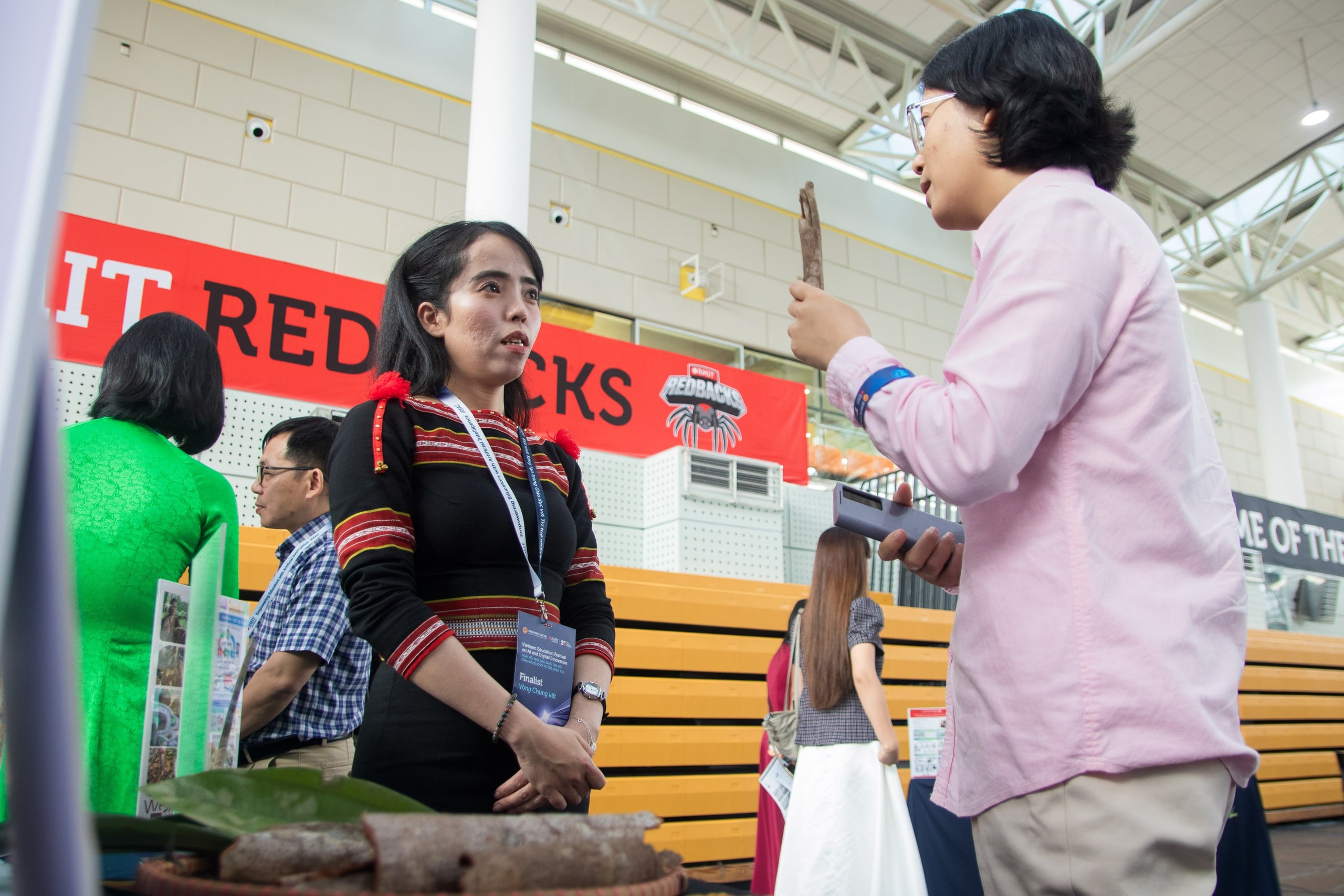 Thầy cô miền đất khó dùng AI giải 'cơn khát' công nghệ số cho học trò - Ảnh 3.