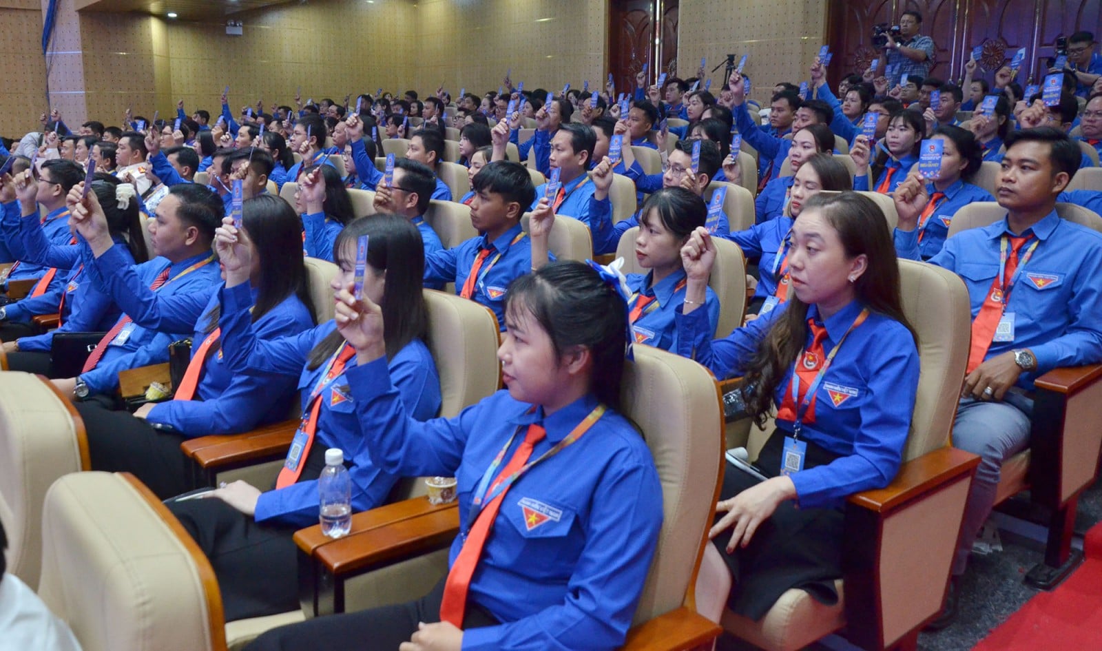 Bapak Phan Duy Bang menjabat sebagai Sekretaris Persatuan Pemuda Provinsi An Giang.