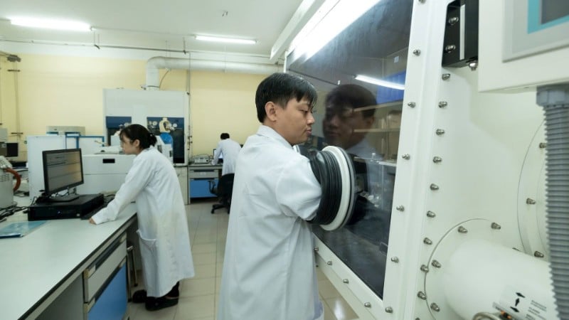 A Resolução 57-NQ/TW é considerada por cientistas, empresas e pelo sistema universitário e de institutos de pesquisa como uma das diretrizes políticas mais inovadoras de sempre no campo da ciência e tecnologia.