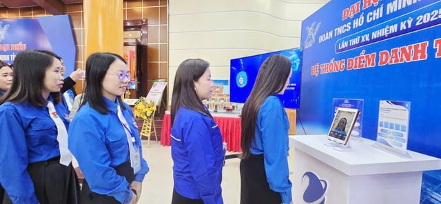 44% من المسؤولين المنتخبين في اتحاد الشباب هم عضوات في اللجنة التنفيذية لاتحاد الشباب في مقاطعة لانغ سون، الدورة الخامسة عشرة - الصورة 3. 44% nữ cán bộ Đoàn trúng cử Ban Chấp hành Tỉnh Đoàn Lạng Sơn khóa XV- Ảnh 3.