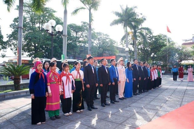 44% من المسؤولين المنتخبين في اتحاد الشباب في الدورة الخامسة عشرة للجنة التنفيذية لاتحاد الشباب في مقاطعة لانغ سون - الصورة 7. 44% nữ cán bộ Đoàn trúng cử Ban Chấp hành Tỉnh Đoàn Lạng Sơn khóa XV- Ảnh 7.