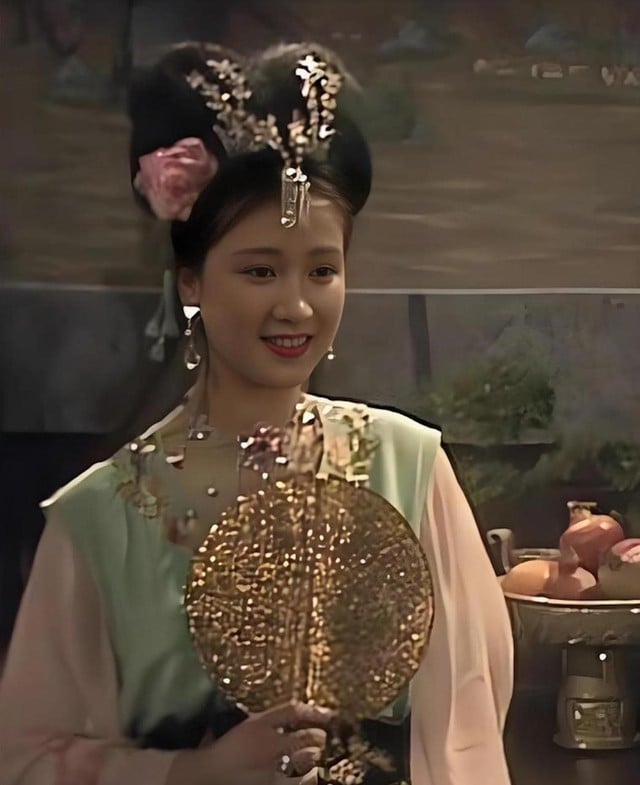 «តារាសម្តែងស្រីដ៏ស្រស់ស្អាតបំផុតក្នុងរឿងភាគបុរាណ» ហា ទីញ បានទទួលមរណភាពហើយ - រូបថតទី ២។ 'Đệ nhất mỹ nhân cổ trang' Hà Tình qua đời- Ảnh 2.