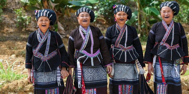 ជនជាតិលូ នៃស្រុកឡាយចូវ កំពុងប្រែក្លាយវប្បធម៌ប្រពៃណីរបស់ពួកគេទៅជា «ផលិតផលទេសចរណ៍ទន់ភ្លន់» - រូបថតទី ១។