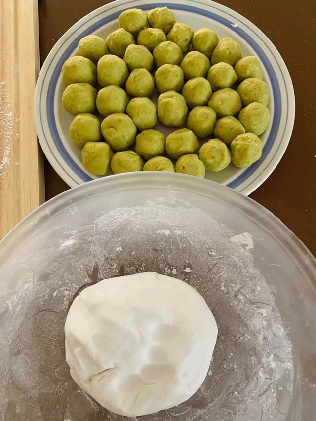 បាល់បាយដំណើបវៀតណាមក្នុងសុីរ៉ូ - អាហារសម្រន់ដែលមានមូលដ្ឋានលើខ្ញីល្អបំផុតរបស់ពិភពលោកនៅថ្ងៃត្រជាក់ - រូបថតទី 4។ Bánh trôi nước Việt Nam - món ăn vặt từ gừng ngon nhất thế giới ngày lạnh - Ảnh 4.