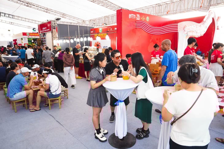 Vợ chồng nhạc sĩ Nguyễn Duy Hùng, Sa Huỳnh: 'Ai mê phở mà đến Ngày của Phở dễ tan chảy trái tim lắm' - Ảnh 6.