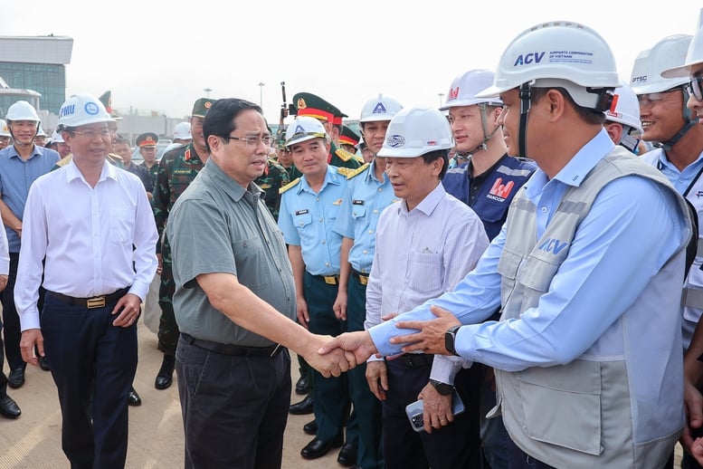 ນາຍົກລັດຖະມົນຕີ: ສະໜາມບິນລອງແທ່ງຈະຕ້ອນຮັບຖ້ຽວບິນທຳອິດຢ່າງເປັນທາງການໃນວັນທີ 19 ທັນວາ - ຮູບທີ 2. Thủ tướng: Sân bay Long Thành sẽ đón chuyến bay chính thức đầu tiên vào 19/12- Ảnh 2.