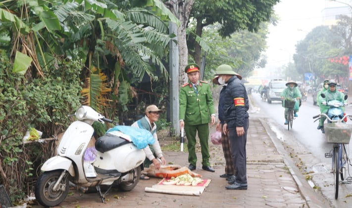 Quốc Oai ra quân bảo đảm trật tự, kỷ cương, văn minh đô thị- Ảnh 4.