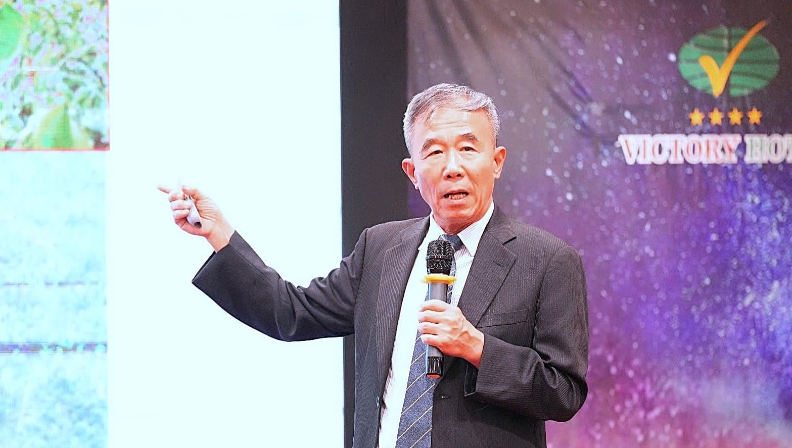 Dr. Chih-Ping Chao stated that the Philippines has decided to restore banana plantations affected by Panama disease using resistant varieties. Photo: Phuc Lap. TS Chih-Ping Chao cho biết, Philippines quyết định phục hồi vùng chuối bị nhiễm bệnh Panama bằng giống có khả năng chống chịu. Ảnh: Phúc Lập.