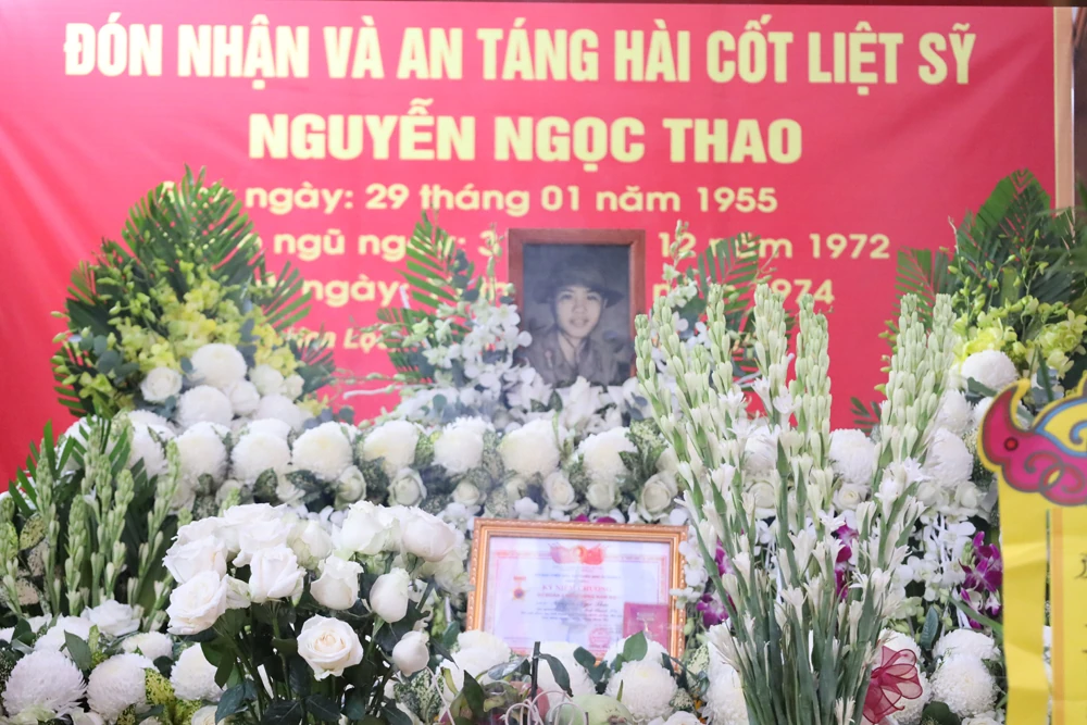 Hoa Loc district organized a ceremony to receive and bury the remains of martyr Nguyen Ngoc Thao.