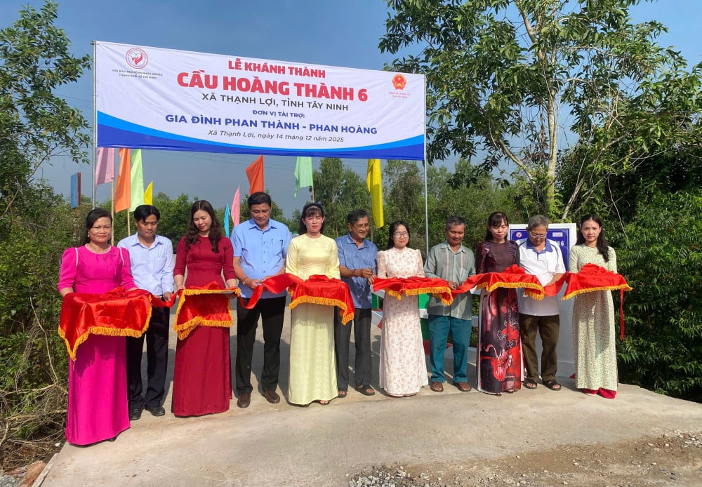 ຕາແສງແທ່ງເລີຍ: ຂົວຮວ່າງແທ່ງ 6 ໄດ້ເປີດໃຫ້ບໍລິການ, ປະກອບສ່ວນເຂົ້າໃນການກໍ່ສ້າງພື້ນຖານໂຄງລ່າງການຂົນສົ່ງໃຫ້ສຳເລັດ.