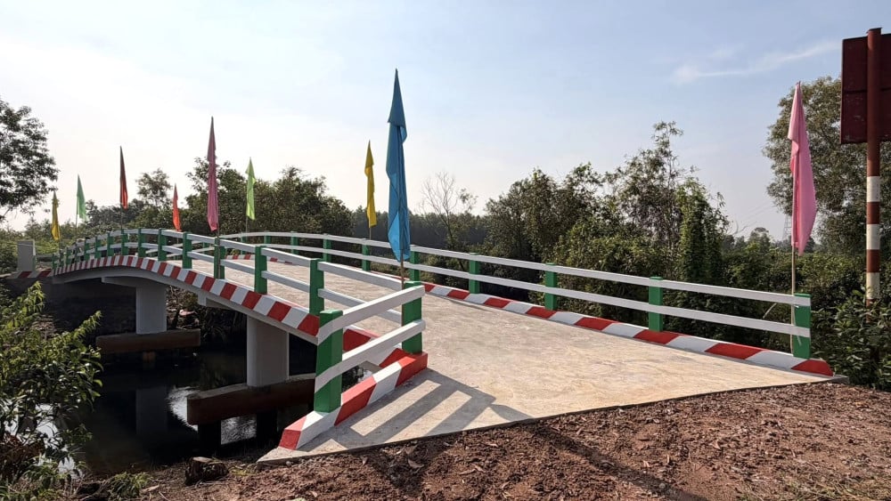 ຕາແສງແທ່ງເລີຍ: ຂົວຮວ່າງແທ່ງ 6 ໄດ້ເປີດໃຫ້ບໍລິການ, ປະກອບສ່ວນເຂົ້າໃນການກໍ່ສ້າງພື້ນຖານໂຄງລ່າງການຂົນສົ່ງໃຫ້ສຳເລັດ.