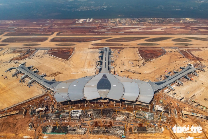 ឡុង ថាញ - រូបថតទី 2។