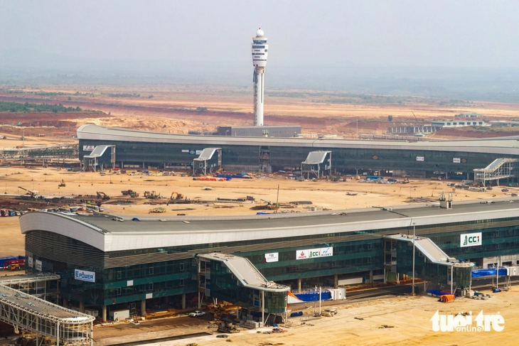 ឡុង ថាញ - រូបថតទី ៦។