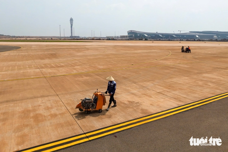 ឡុង ថាញ - រូបថតទី ១៦។