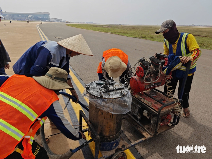 ឡុង ថាញ - រូបថតទី១៧។