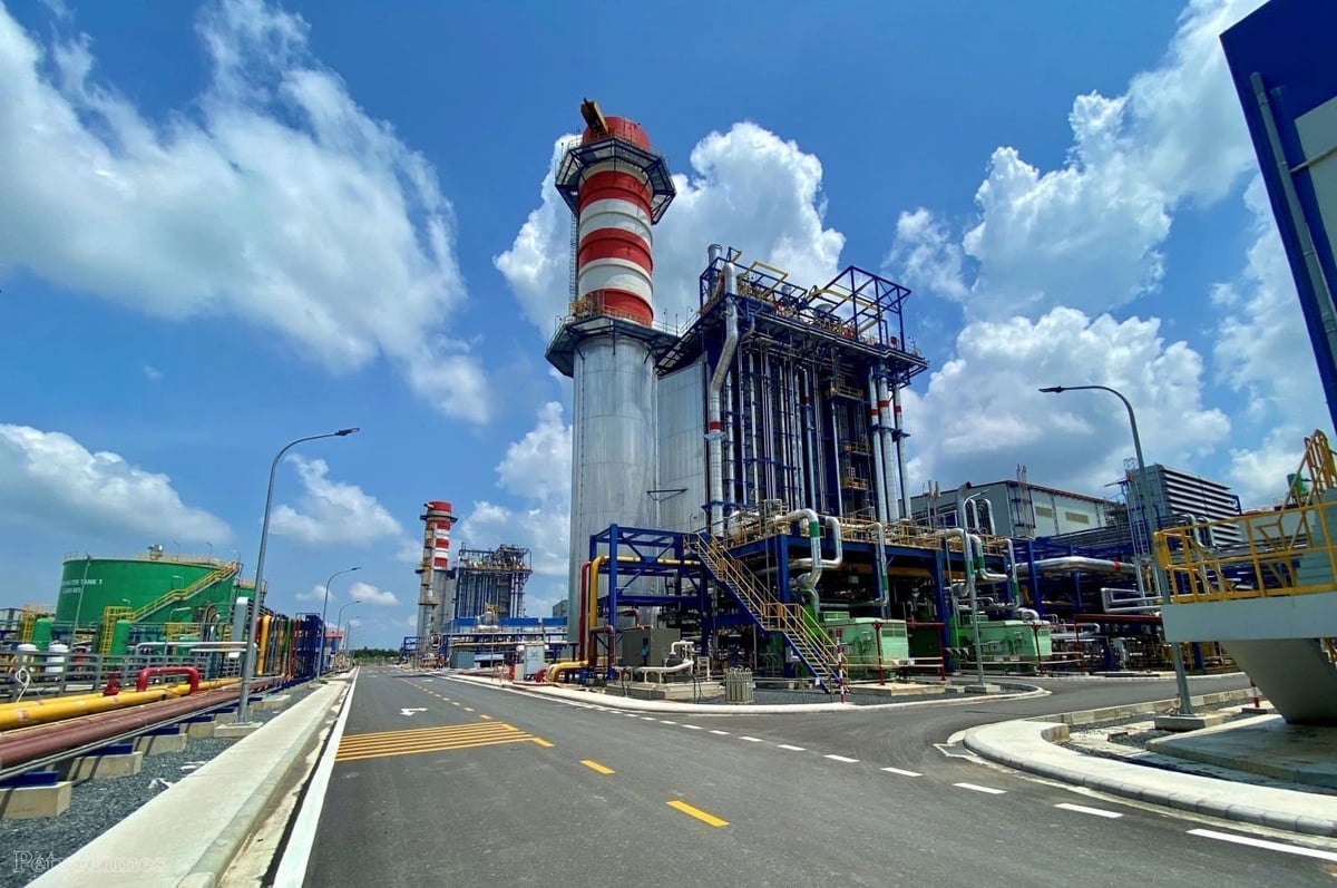 រោងចក្រថាមពលញ៉ុងត្រាច ៣ និង ៤ បានចាប់ផ្តើមប្រតិបត្តិការពាណិជ្ជកម្មជាផ្លូវការ ដោយរួមចំណែកអគ្គិសនីប្រមាណ ៩ ពាន់លានគីឡូវ៉ាត់ម៉ោងជារៀងរាល់ឆ្នាំ។ រូបថត៖ PetroTimes។ Nhà máy điện Nhơn Trạch 3&4 chính thức vận hành thương mại, đóng góp sản lượng khoảng 9 tỷ kWh mỗi năm. Ảnh: PetroTimes.