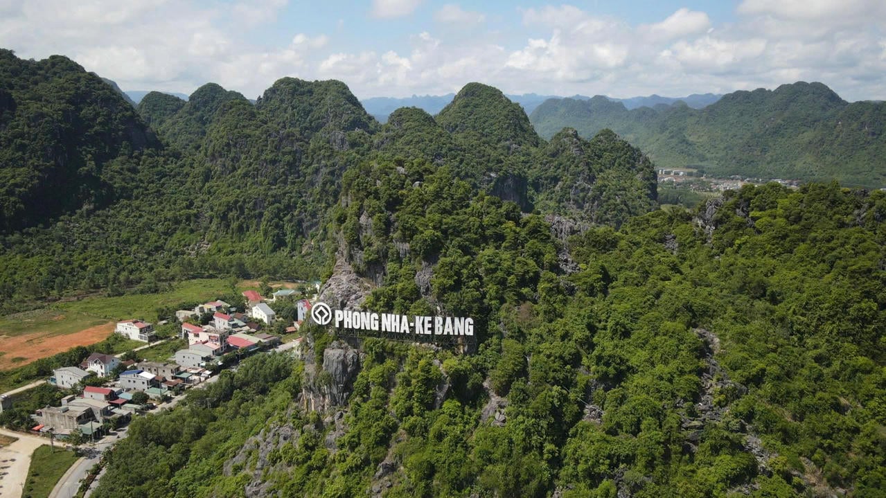 ឧទ្យានជាតិផុងញ៉ា-កែបាង ដែលជាតំបន់បេតិកភណ្ឌធម្មជាតិពិភពលោក មានមោទនភាពចំពោះប្រព័ន្ធភ្នំថ្មកំបោរ និងព្រៃឈើបុរាណដ៏ពិសេសមួយ។